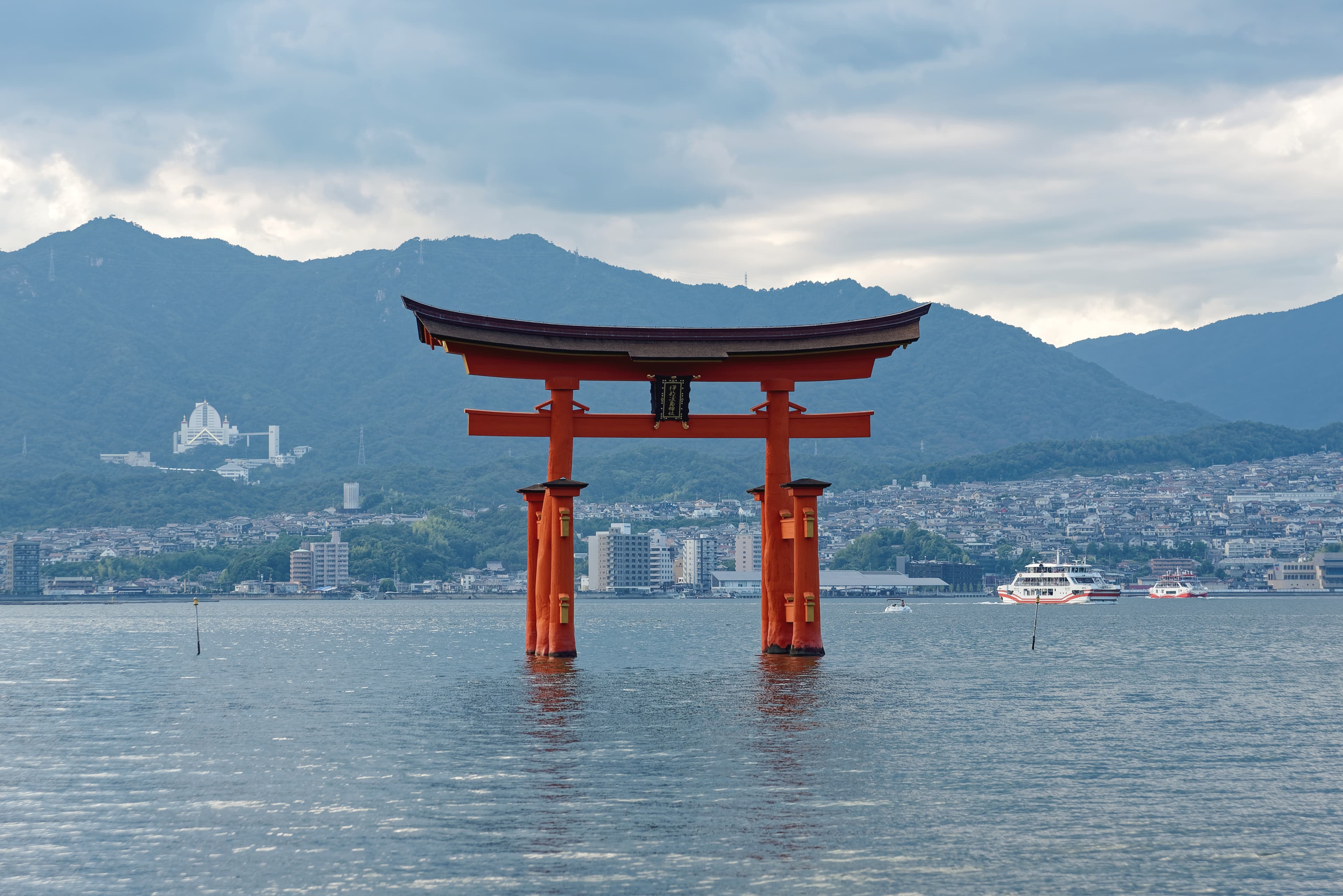 The floating great torii gate of Itsukushima Shrine on Miyajima, Hiroshima